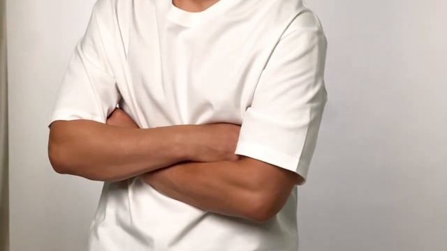 Белая оверсайз футболка
