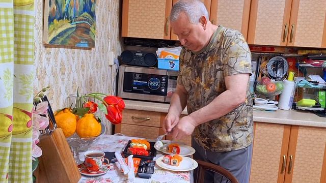 Небольшой перекус роллами.Подарок от фирмы за победу в конкурсе-16.05.2025 год.