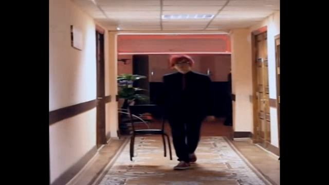 широкий вася скачет по экрану и во времени