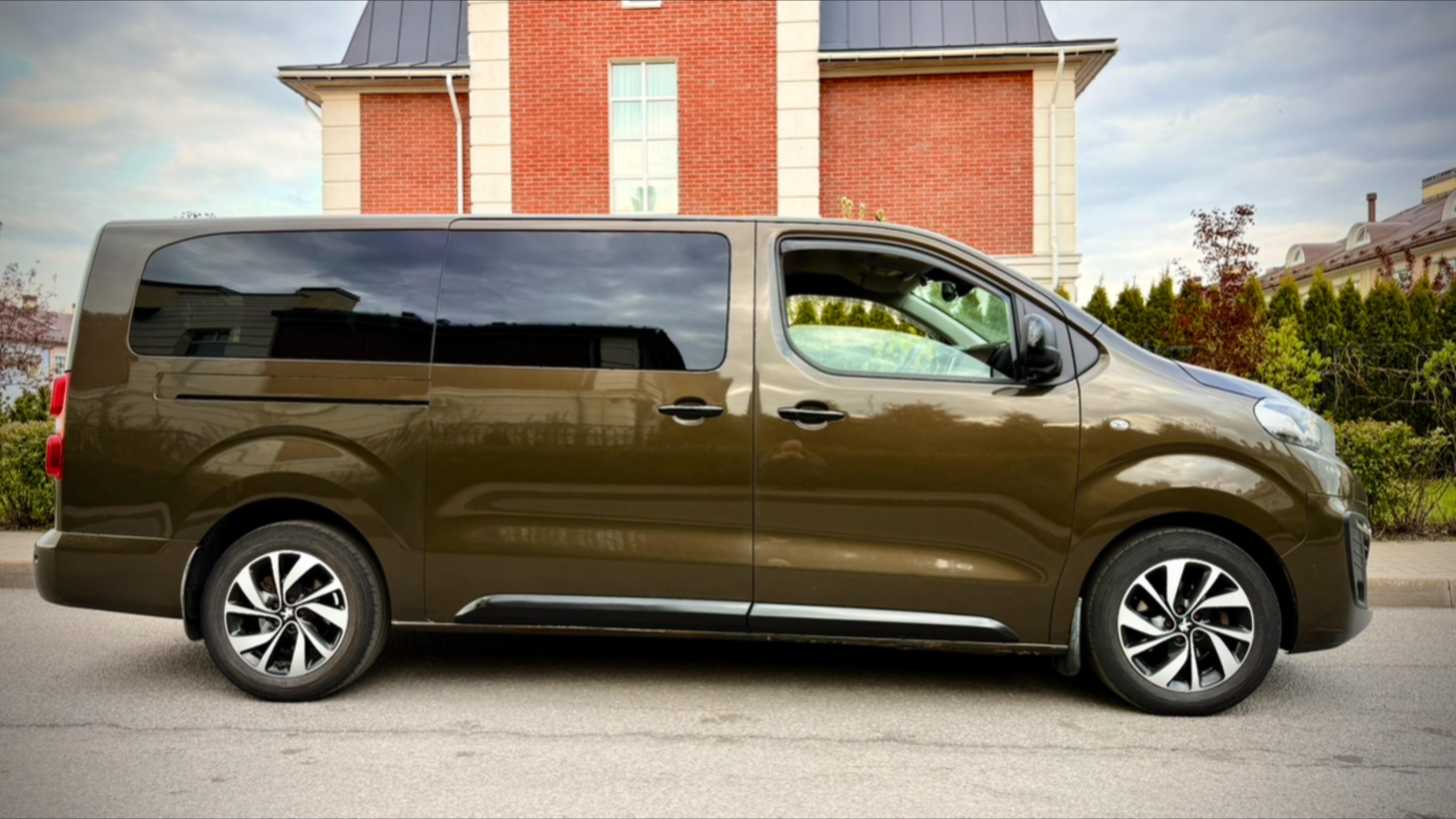 Peugeot Traveller, 2018 2.0 АКПП, 2 владельца, в отличном состоянии