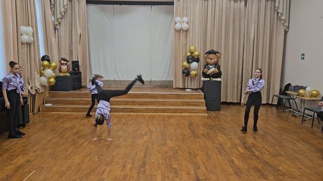 Танцевальный номер "Игрушки "