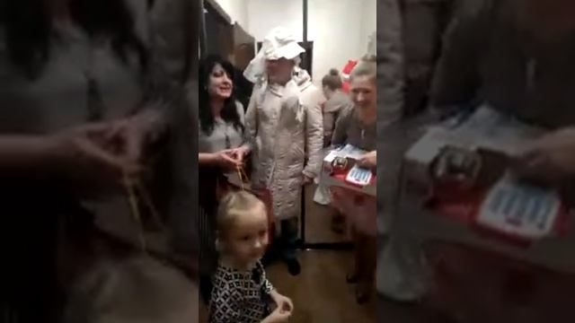 Папа дед мороз и друг снегурочка.