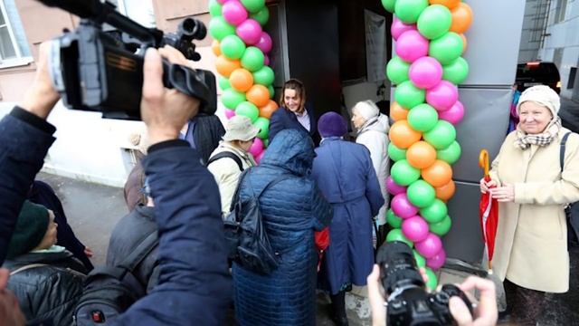 Открылось кафе, где пенсионеров кормят бесплатно. Вот как оно работает