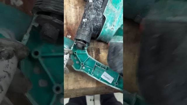 Как легко вытащить застрявший бур из перфоратора видеоинструкция.