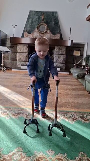 Ярик ходит с тростями - это огромный шаг вперед!