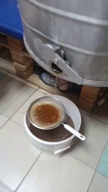 Первый медок от наших пчёлок