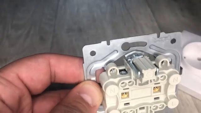 Подключение двойной розетки к 220В Как правильно подключить двойную.