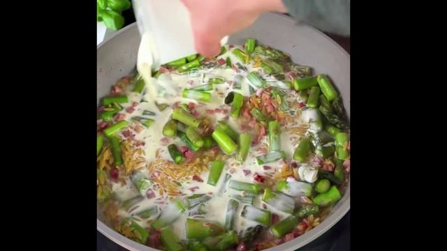 Паста со спаржей и ветчиной в одной кастрюле. Кулинар
