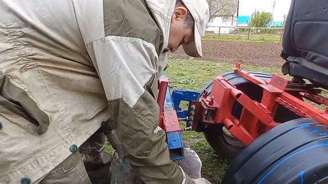 Обзор самодельных дисковых окучников к мотоблоку и видео работы