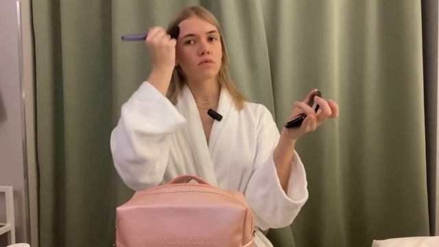 Моя дорожная косметичка 🩷 // Какую косметику я беру в ?