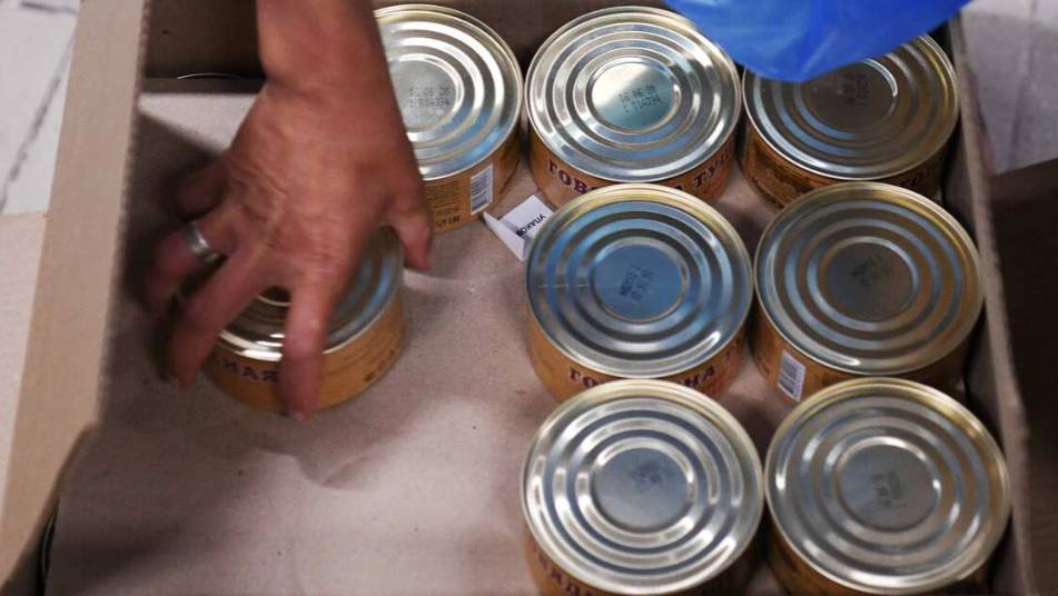 Купленные жителем Воронежа 20 тонн тушенки пропали по пути из Петербурга