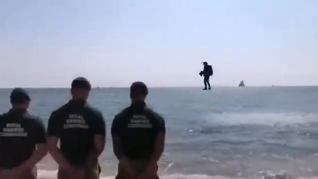 Морпехи Англии и костюм "Железного человека"