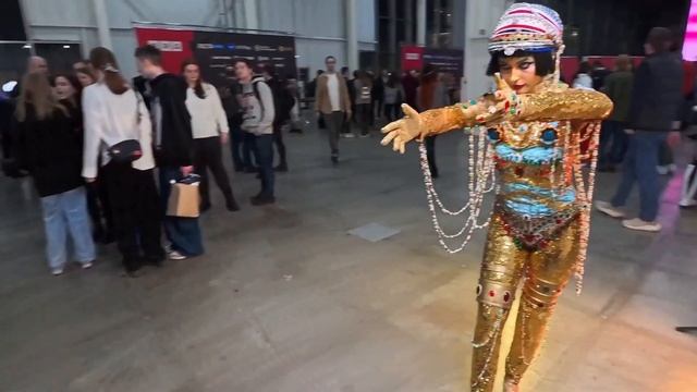 Косплей Золотая женщина из мультсериала «Любовь, смер