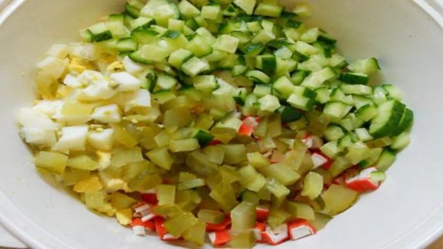Крабовый салат с маринованным огурцом