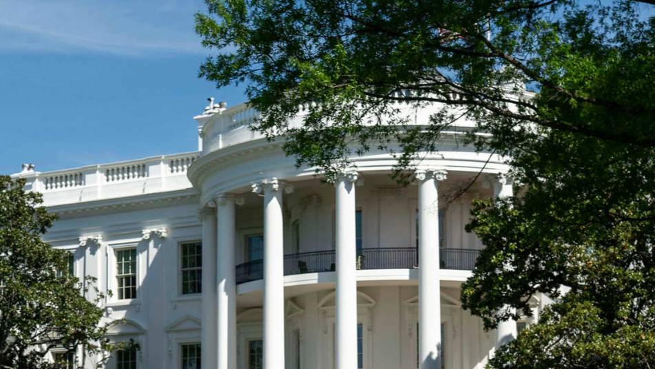 Трамп заявил о возможности ввести "разрушительные санкции" против РФ