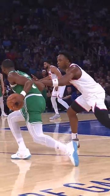JB with the TOUGH bucket at the end of the 1ST QTR