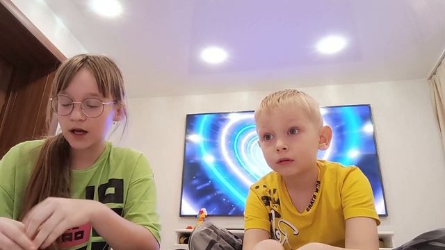 Ивановы топ у Димы есть девушка а у Даши пареньрофл Ив?
