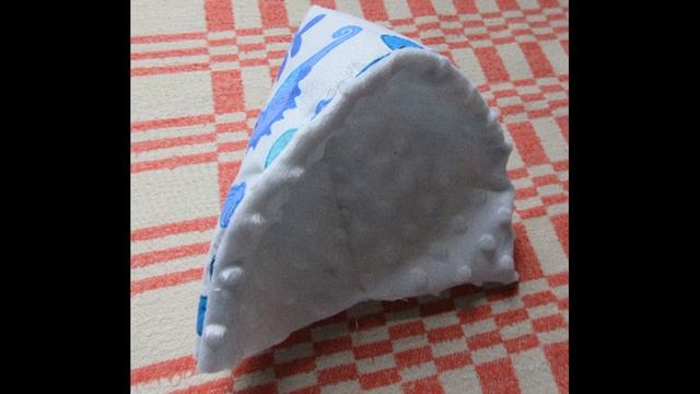 Шапочка утепленная для малыша с одним швом своими рук?