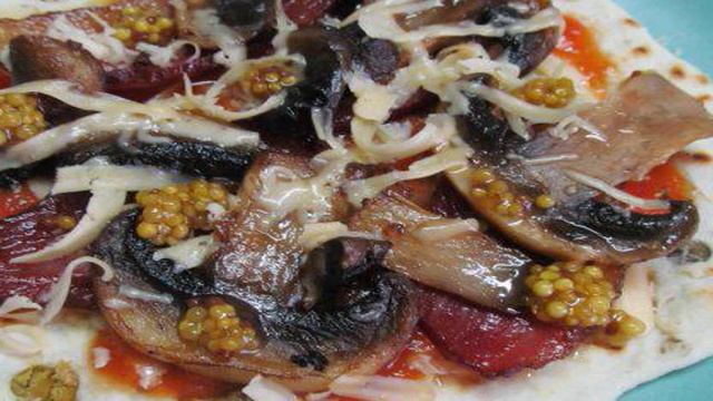 Закуска на лепешке