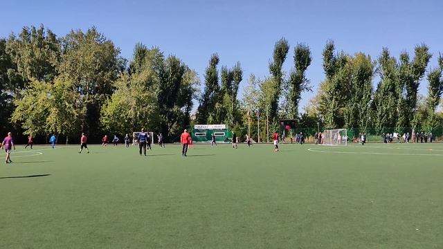 Москва. День города. Футбол на стадионе "Свиблово".