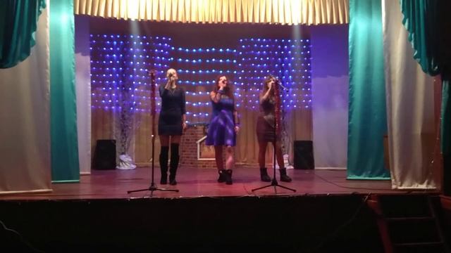 Катя , Лиза , Аня.