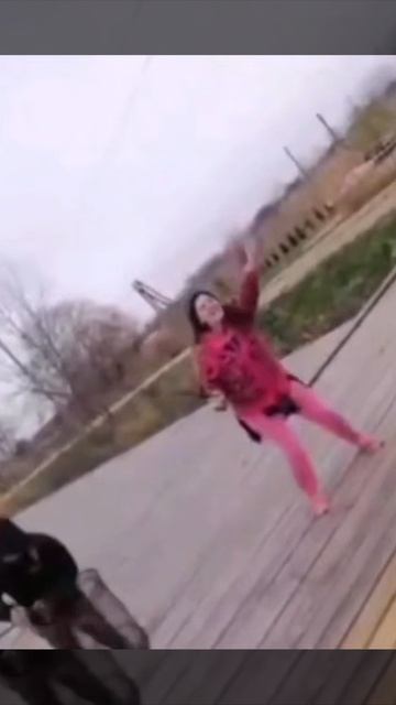 Девчонки на рыбалке, это круто! Дубасят щук и визжат от восторга!!