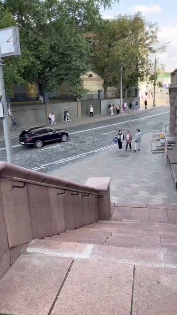 Сцена из фильма «Москва слезам не верит» у метро Баррикадная #москва #москваслезамневерит