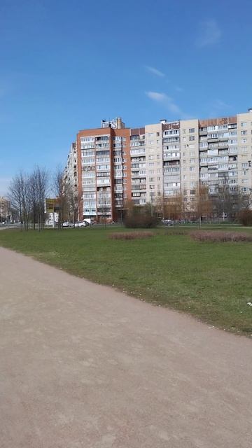 Катаюсь на велосипеде, окраина Петербурга. 28 апреля 2024.