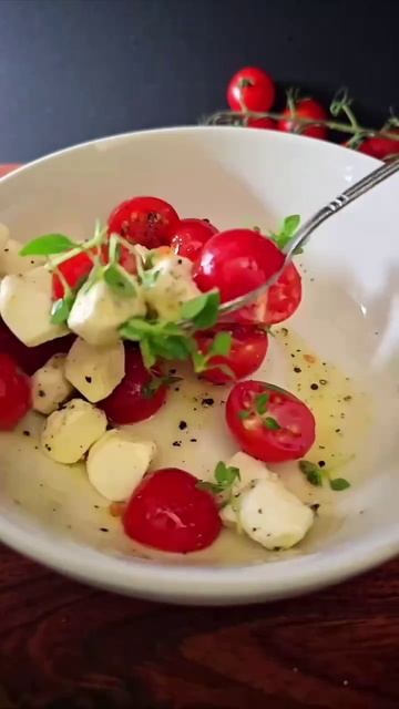 Капрезе с авокадо 🥑