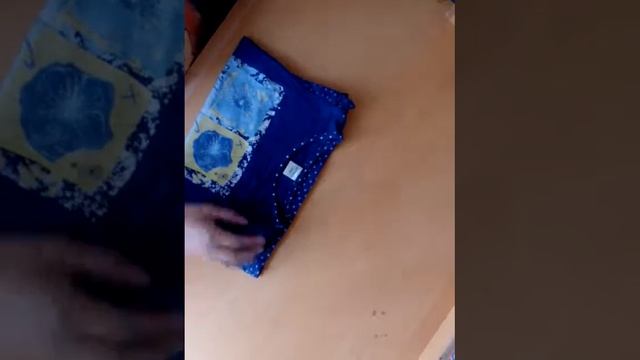 Как правильно свернуть футболку