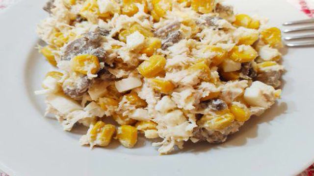 Салат из курицы с шампиньонами