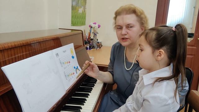 Песенки "Огуречик" и "Радуга" с Василисой, 6 лет