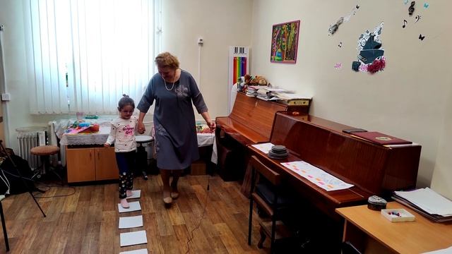 Подготовка к игре "Приди, солнышко"