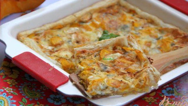 Быстрый пирог с тыквой и голубым сыром