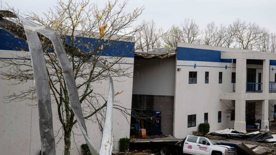 Четыре человека погибли результате обрушившегося на Сент-Луис торнадо