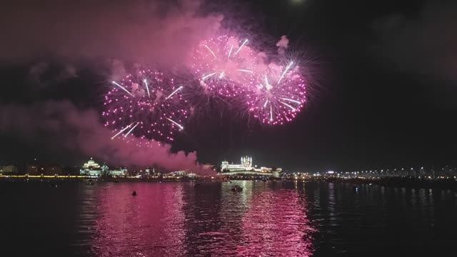Праздничный салют над Казанским кремлём
🎇🎇🎇🎉🎉🎉🥰