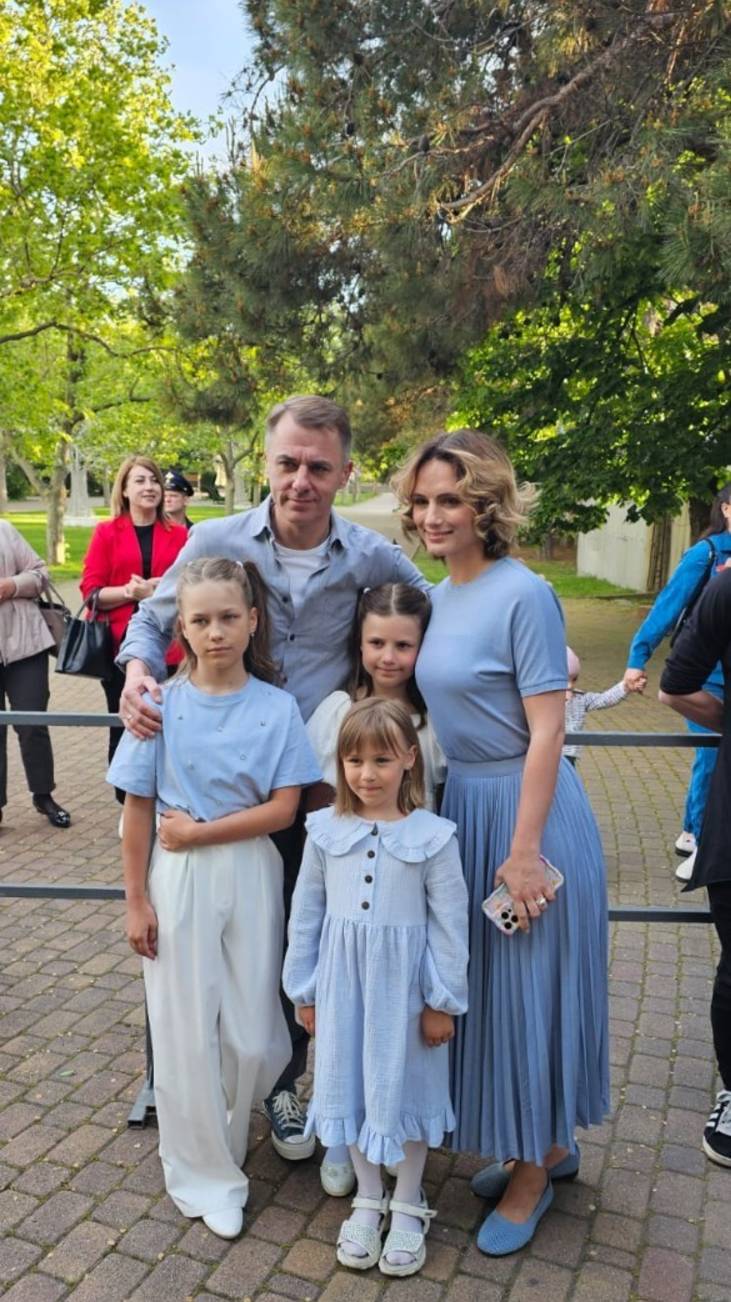 Игорь Петренко с семьёй на открытии фестиваля патриотического кино "Малая земля" в Новороссийске
