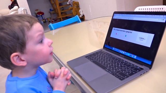 Богдан КУПИЛ много игрушек и ПОТРАТИЛ все деньги Свет?