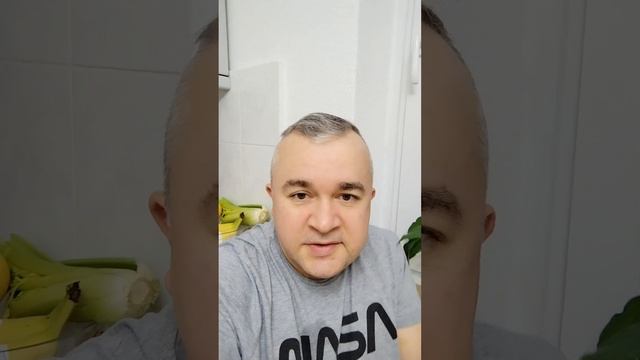 Журналісти з'ясували чому Зеленський без костюма.