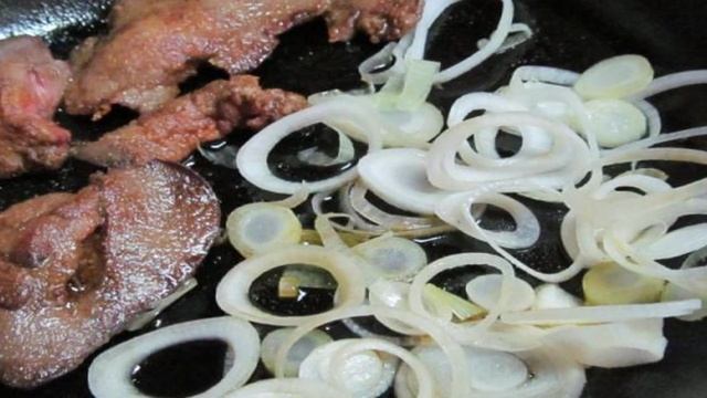 Печень кролика на овощах