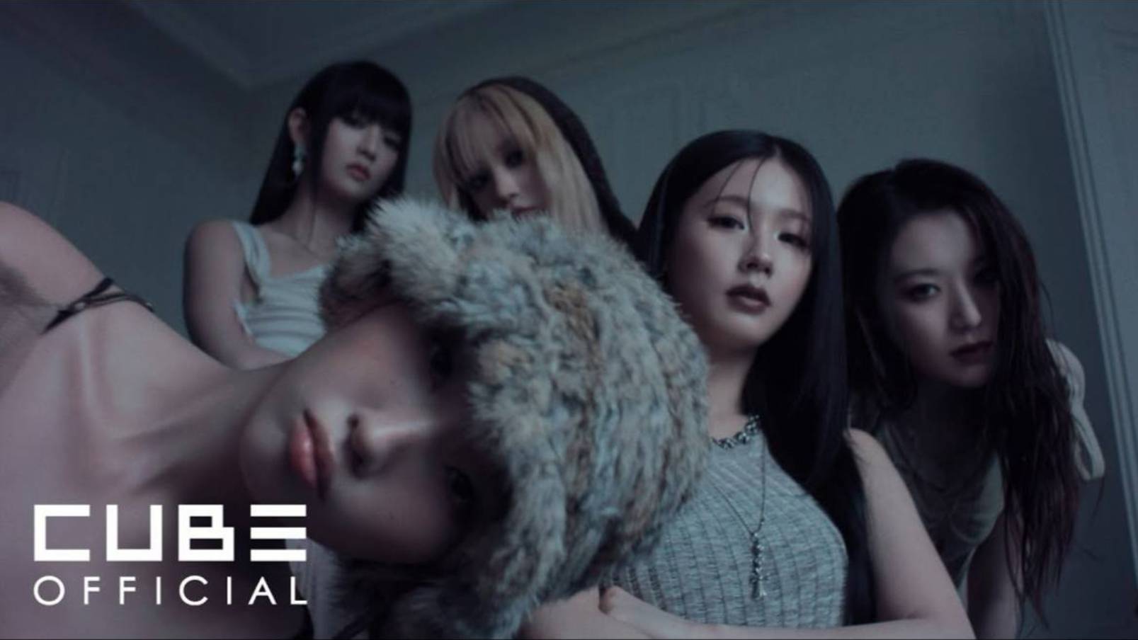 i-dle "Girlfriend"
