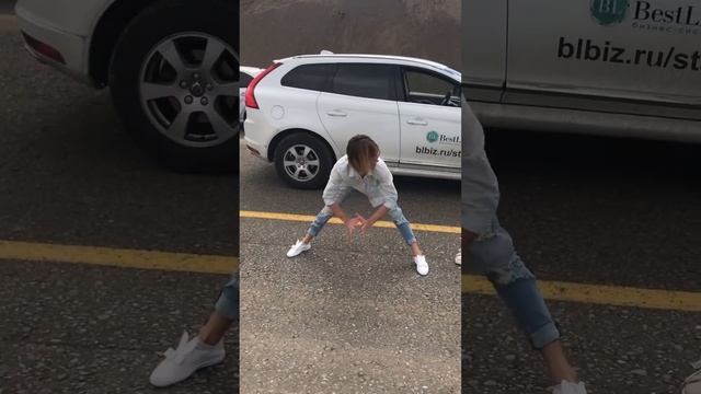 #вставайиприседай