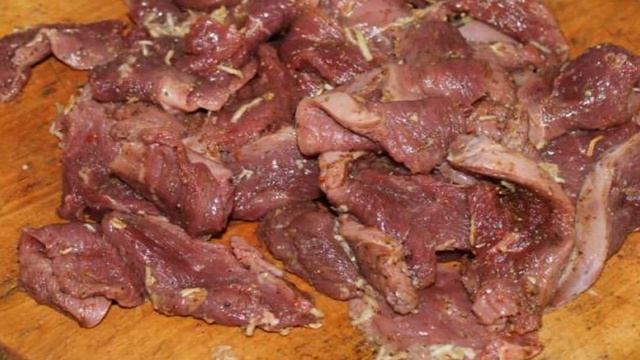 Мини отбивная из утки с чесноком