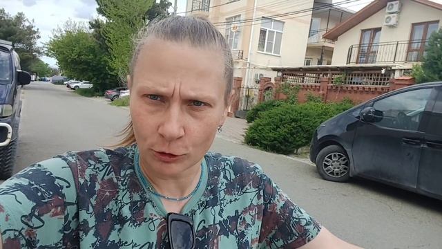 Вернулась к засранцам