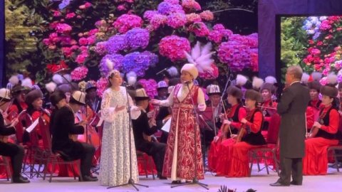 “Таалайым сенде” Гулнара Омурзакова & Айданек Маматова