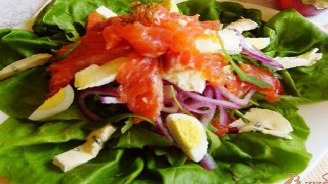 Салат слоеный с лососем