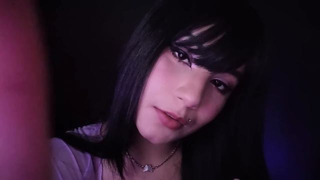 SakuraJu ASMR. Близкий шёпот, движения рук, звуки рта, таппинг.