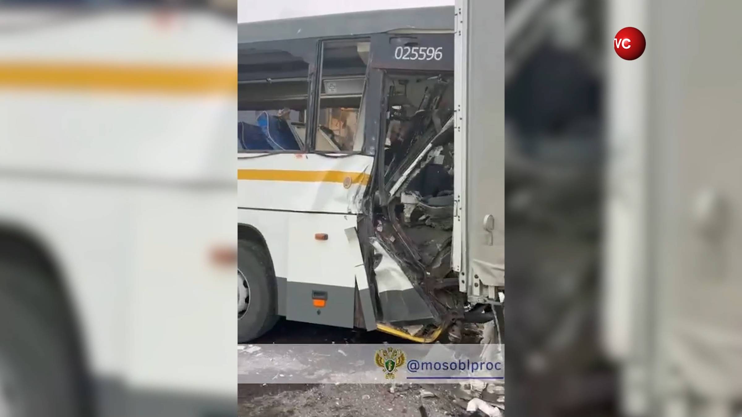 В Подмосковье автобус на скорости влетел в стоящую фуру  / События на ТВЦ
