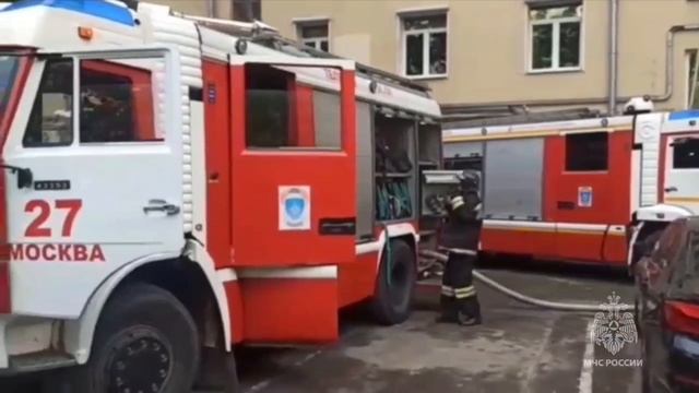 🔥На четвертом этаже в доме на Ленинградском проспекте пожар🔥