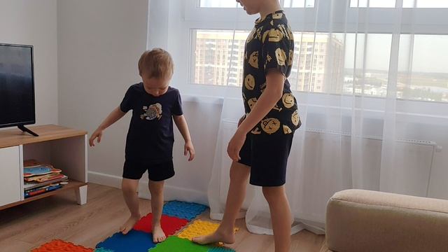 Зарядка и массаж для ног
